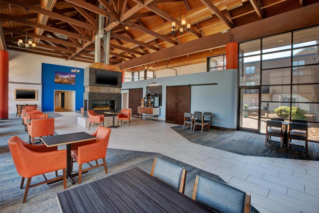 Holiday Inn Express Nashville Airport by IHG photo 2