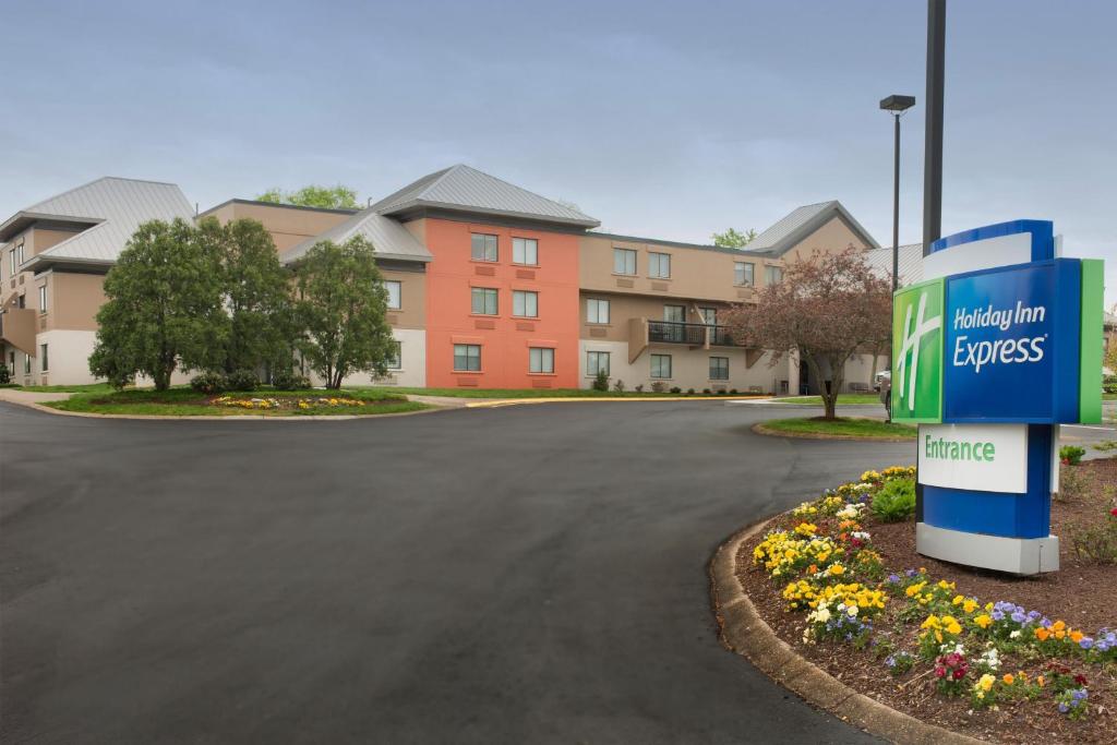 Holiday Inn Express Nashville Airport by IHG photo 3