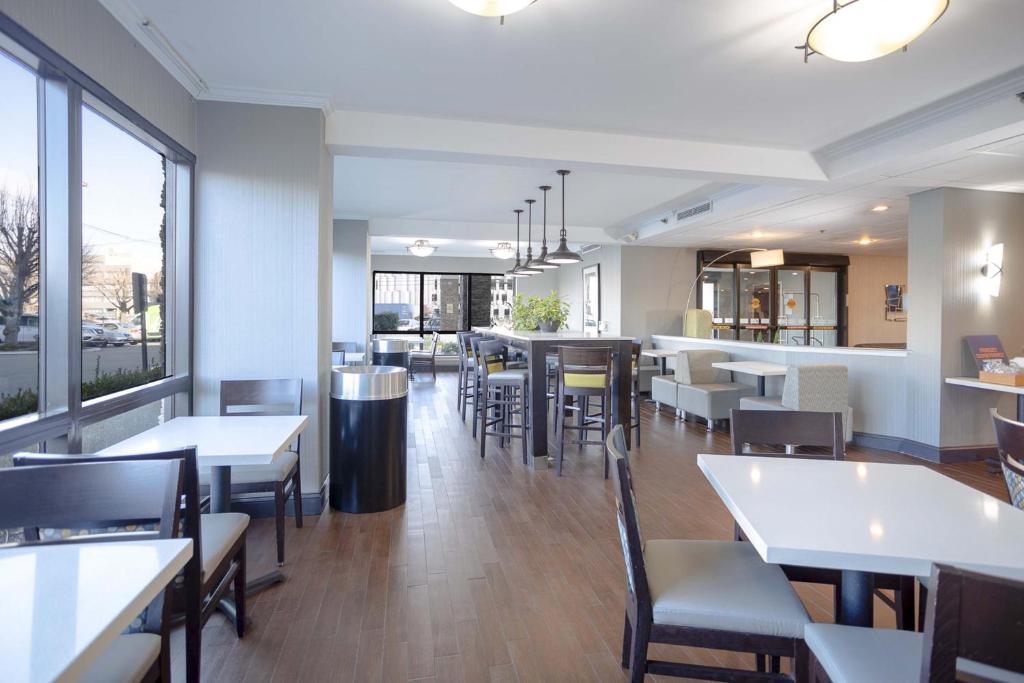 Holiday Inn Express - Newark Airport - Elizabeth by IHG photo 4