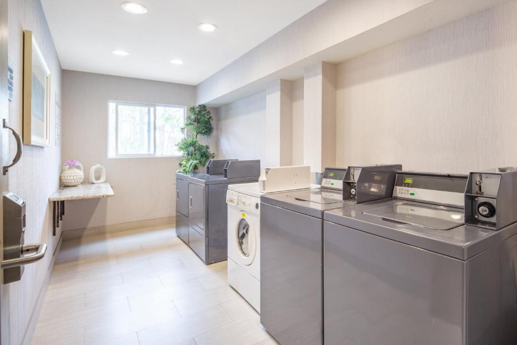 Holiday Inn Express San Diego Airport-Old Town by IHG photo 3
