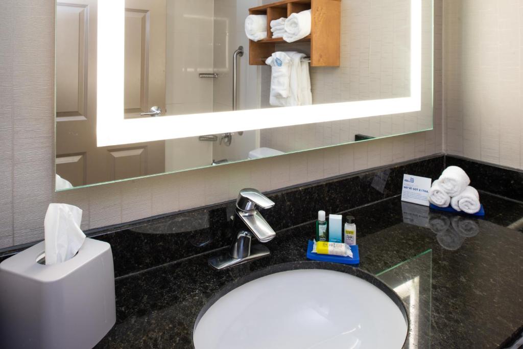 Holiday Inn Express San Francisco Airport South by IHG photo 3