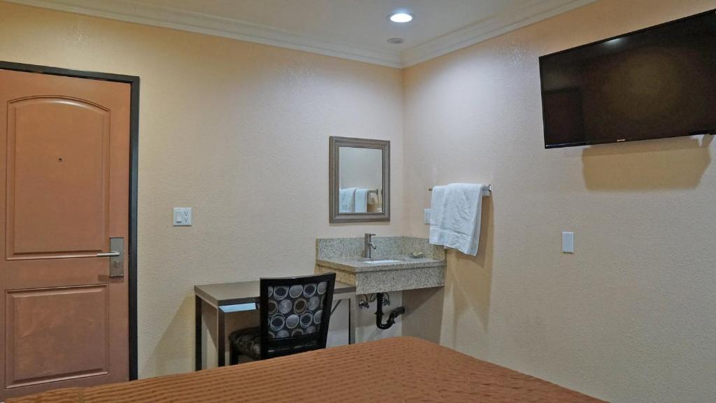 Holly Crest Hotel - Los Angeles, LAX Airport photo 3