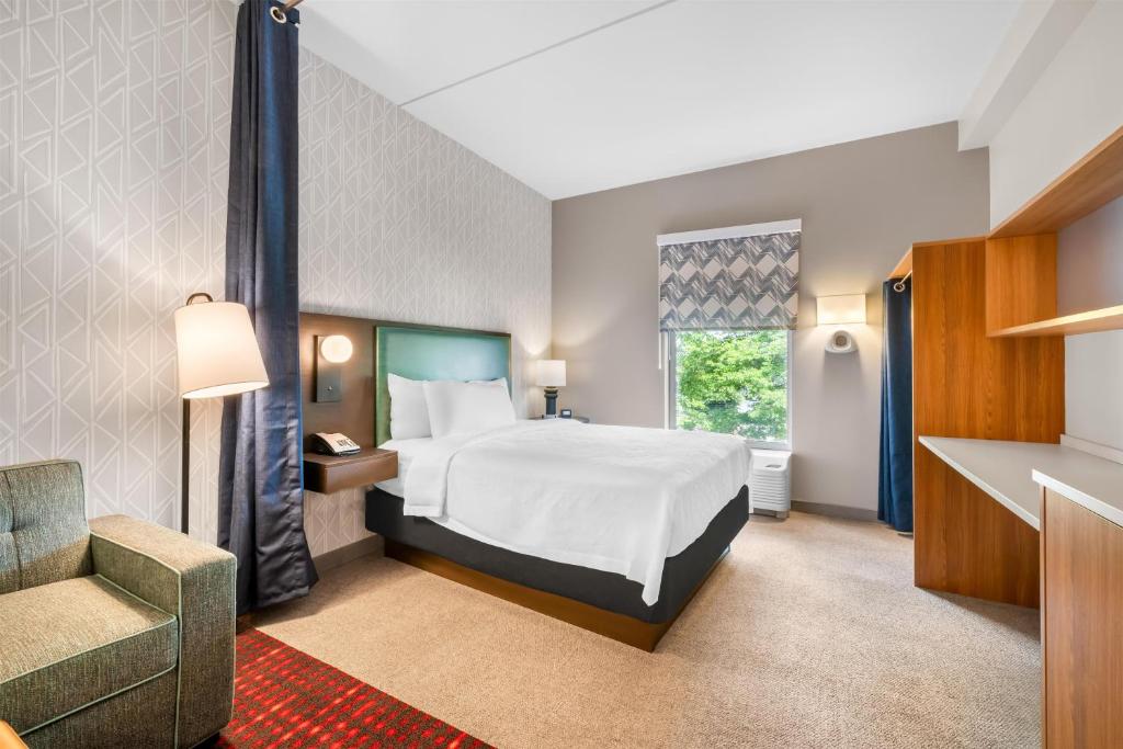 Home2 Suites by Hilton Charlotte Airport photo 2