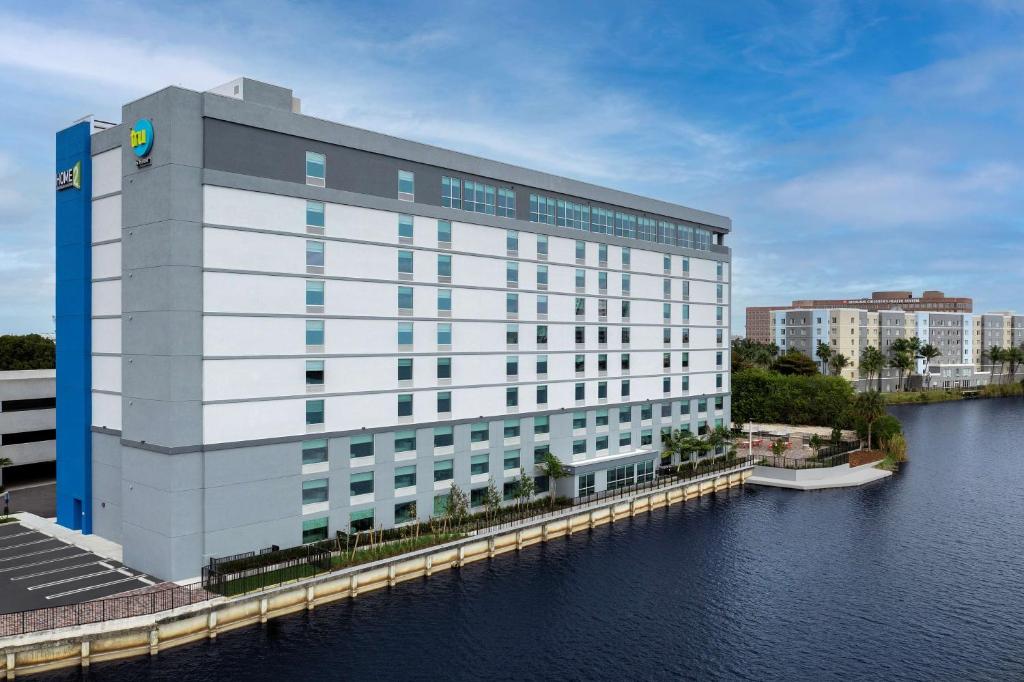 Home2 Suites By Hilton Miami Airport South Blue Lagoon, photo 1