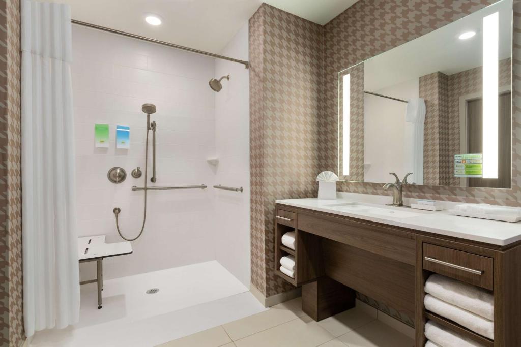 Home2 Suites By Hilton Portland Airport photo 3
