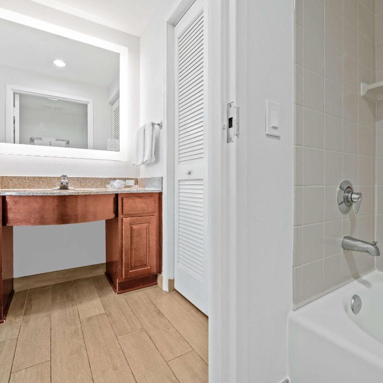 Homewood Suites by Hilton Fort Lauderdale Airport-Cruise Port photo 2