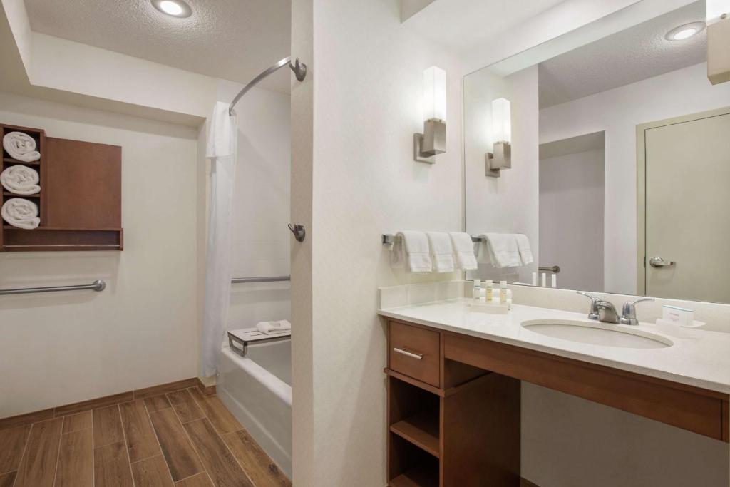 Homewood Suites by Hilton Kansas City Airport photo 3