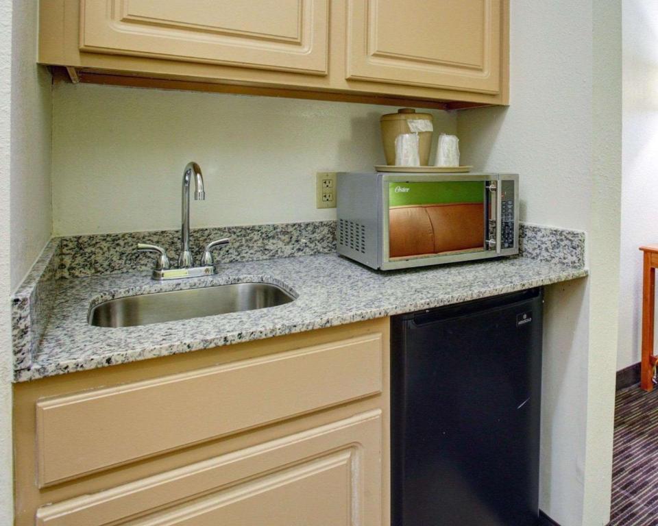 Hotel Del Valle - Austin SE by IHG photo 3