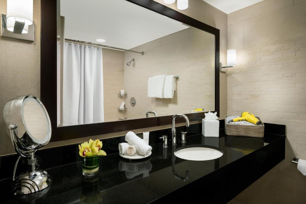 Hyatt Centric Arlington photo 2