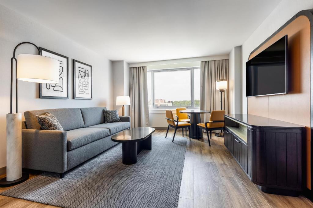 Hyatt Centric Chicago Ohare photo 4
