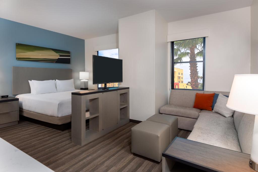 Hyatt House Tampa Airport/Westshore photo 2