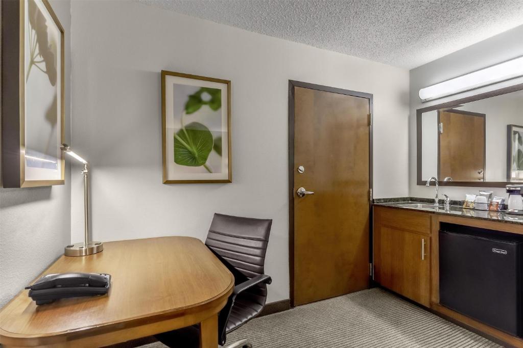Hyatt Place Charlotte Airport Billy Graham Parkway photo 2
