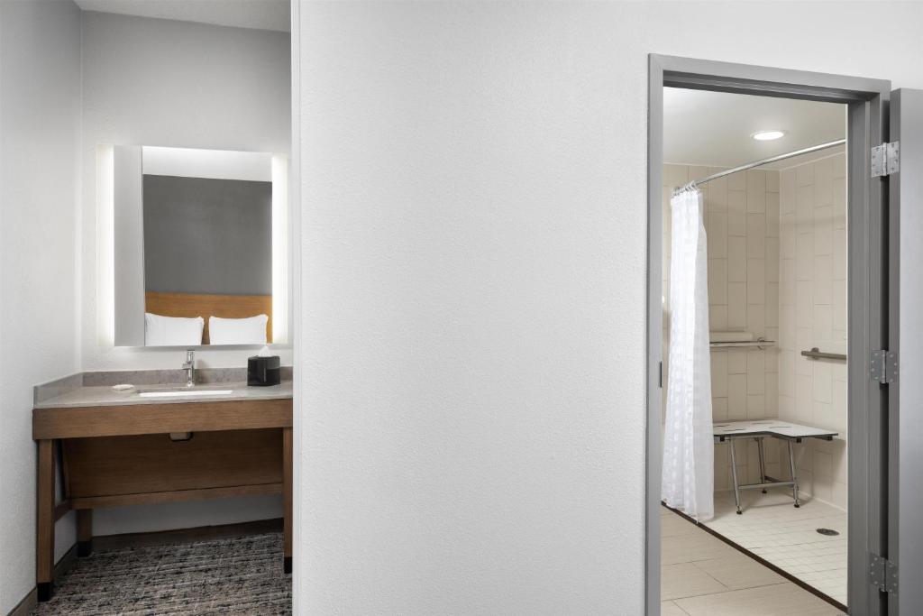 Hyatt Place Sterling Dulles Airport North photo 3