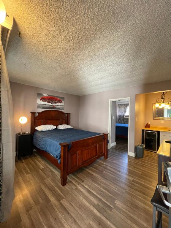 LA Adventurer Hotel photo 2