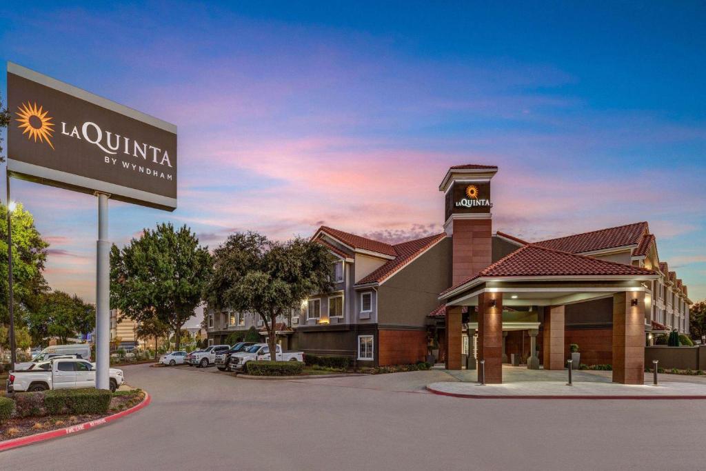 La Quinta by Wyndham Dallas DFW Airport North, photo 1