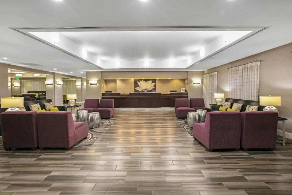 La Quinta by Wyndham DFW Airport South / Irving photo 3