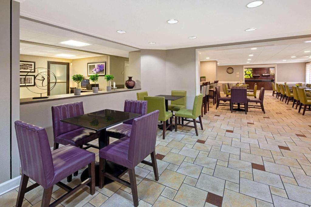 La Quinta by Wyndham Miami Airport East photo 3