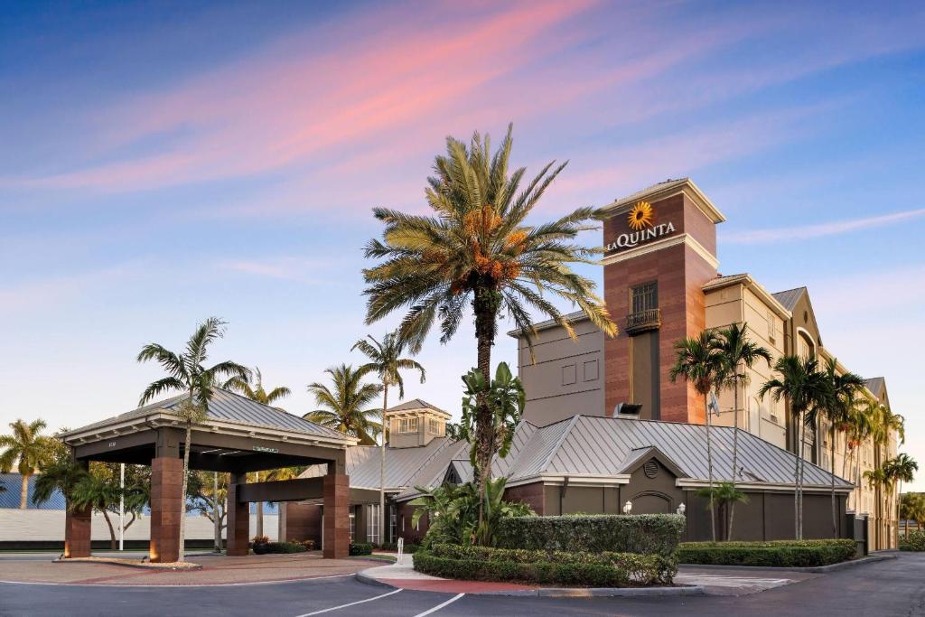 La Quinta by Wyndham Miami Airport West photo 2