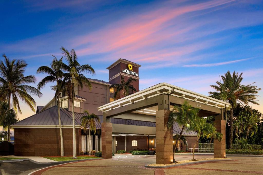 La Quinta by Wyndham Miami Airport West photo 3