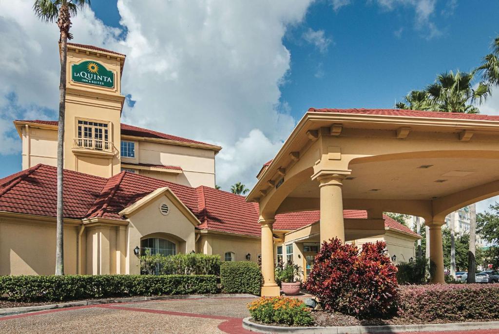 La Quinta by Wyndham Orlando Airport - On Property Food Trucks & Free Airport Shuttle! photo 3
