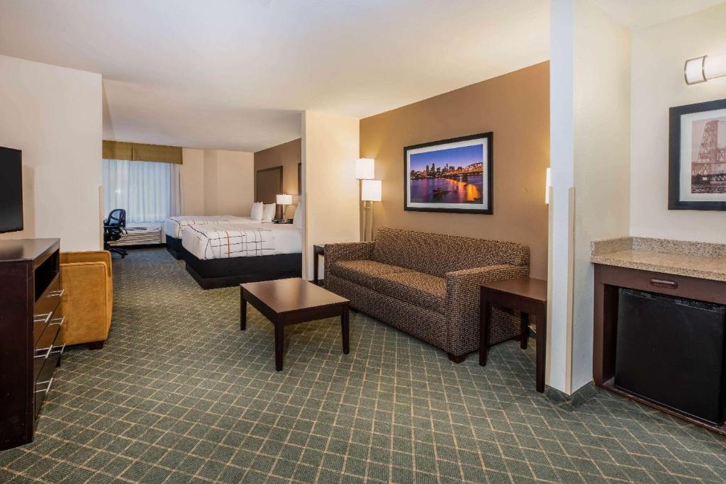 La Quinta by Wyndham Portland Airport photo 2