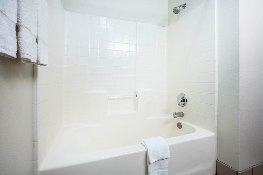 La Quinta by Wyndham Portland Airport photo 3