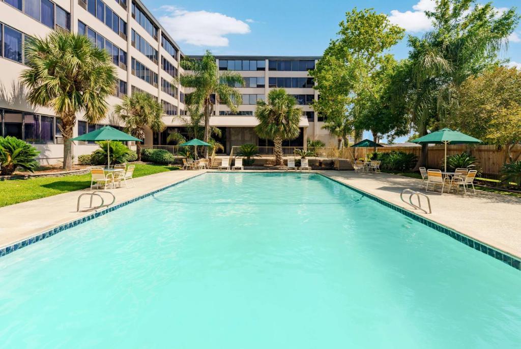 La Quinta Inn & Suites by Wyndham New Orleans Airport, photo 1