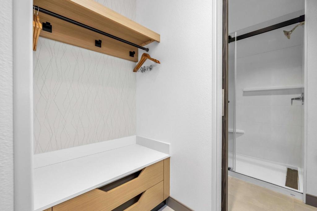 La Quinta Inn & Suites by Wyndham San Jose Airport-Downtown photo 2