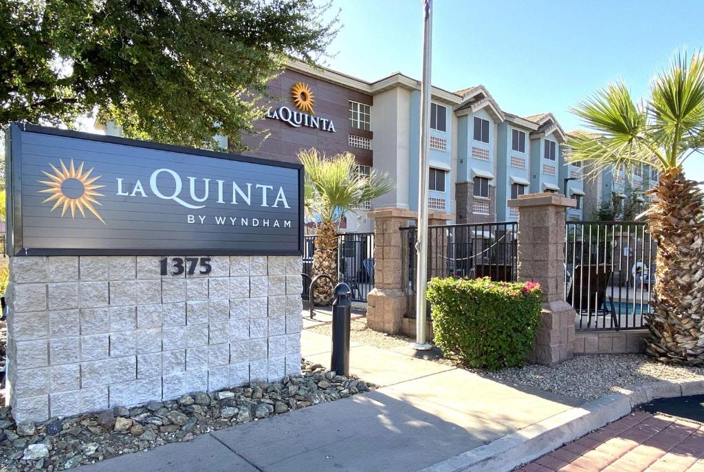 La Quinta Inn & Suites by Wyndham Tempe University, Phoenix, photo 1