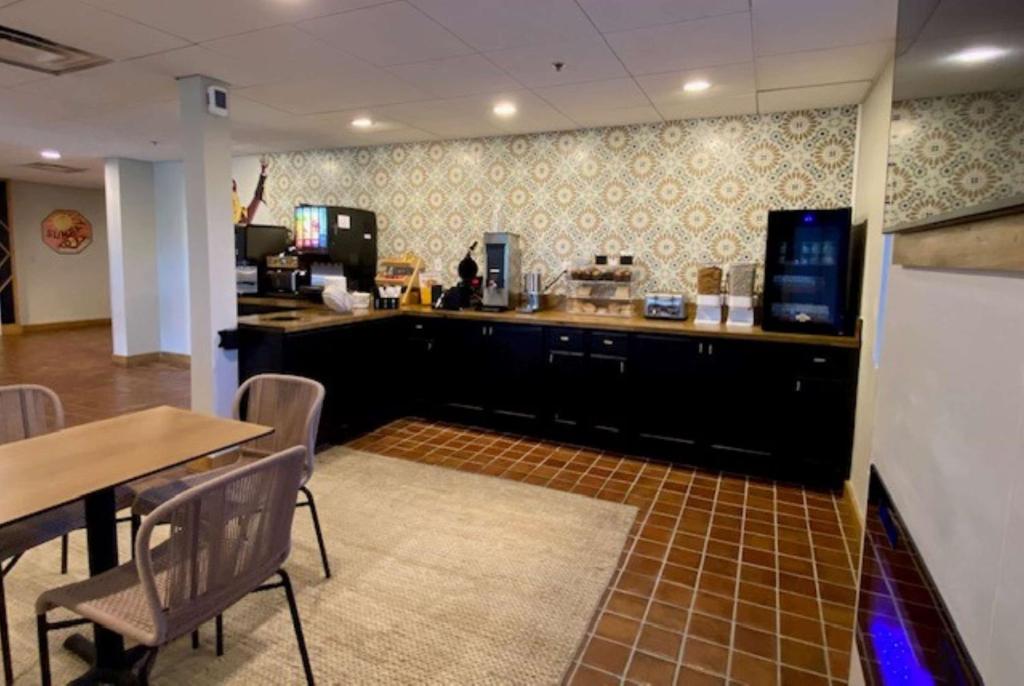 La Quinta Inn & Suites by Wyndham Tempe University, Phoenix photo 4