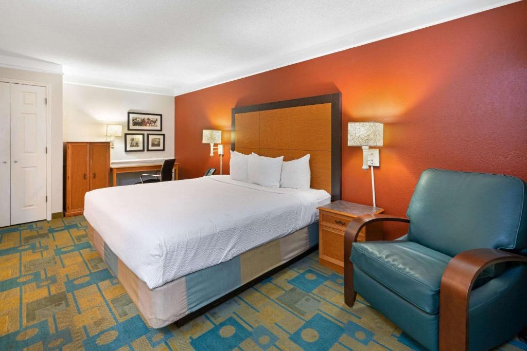 La Quinta Inn by Wyndham Phoenix Sky Harbor Airport photo 2