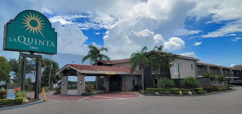La Quinta Inn Tampa Airport Stadium Westshore photo 2