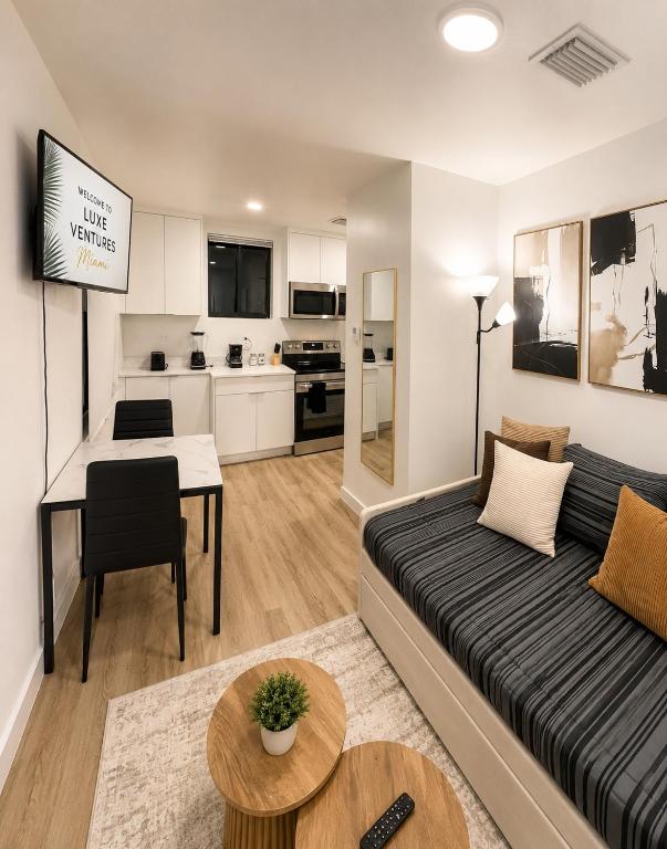Luxe Ventures Miami Boutique photo 4