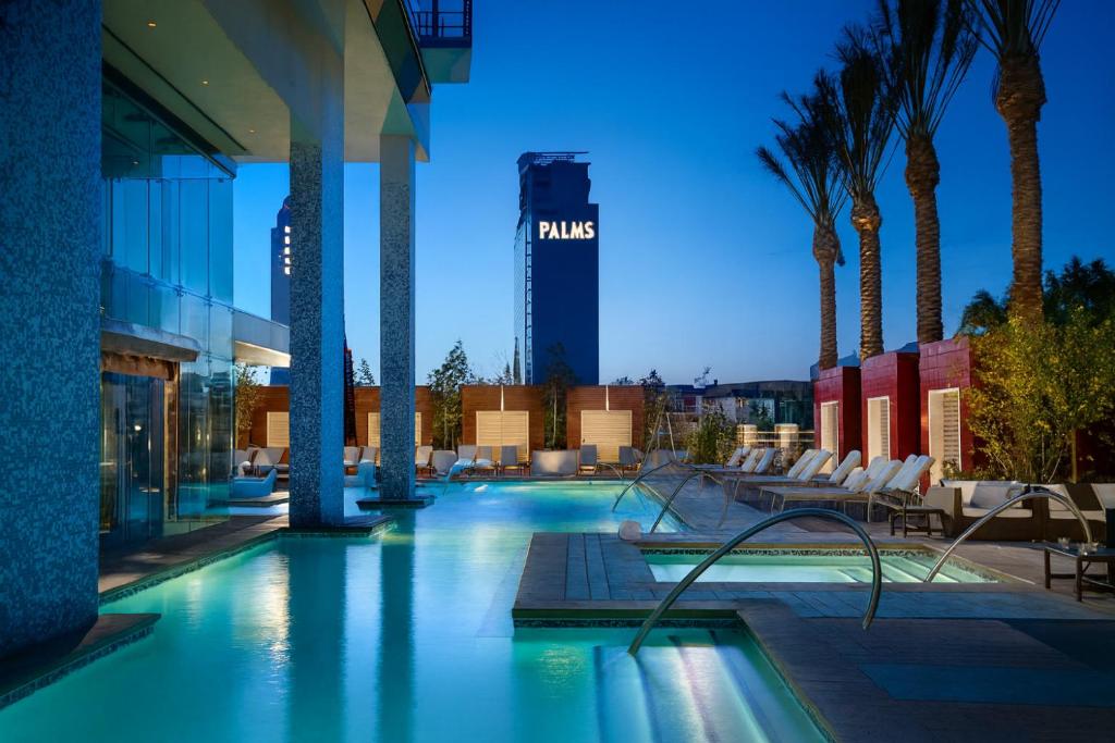 Luxury Suites at Palms Place, photo 1