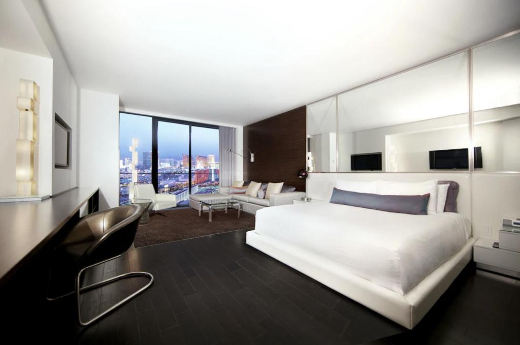 Luxury Suites at Palms Place photo 2