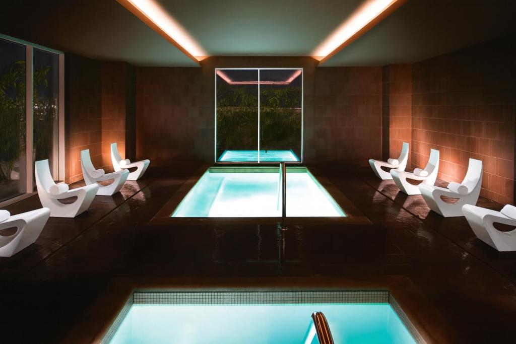 Luxury Suites at Palms Place photo 3