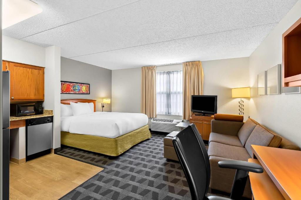 MainStay Suites Middleburg Heights Cleveland Airport photo 2