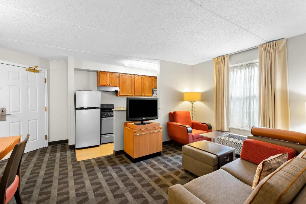 MainStay Suites Middleburg Heights Cleveland Airport photo 4