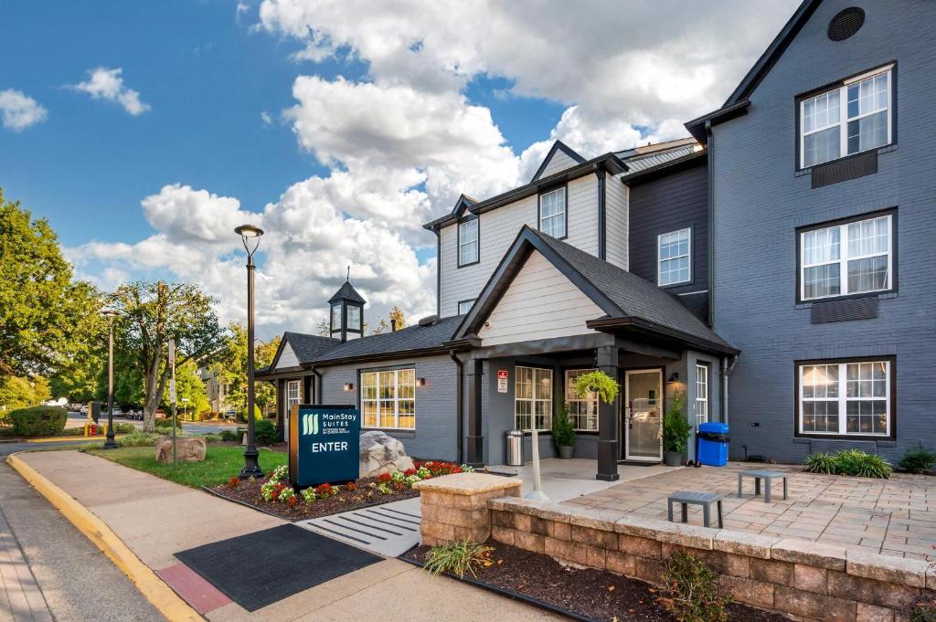 MainStay Suites Sterling near Dulles Town Center, photo 1