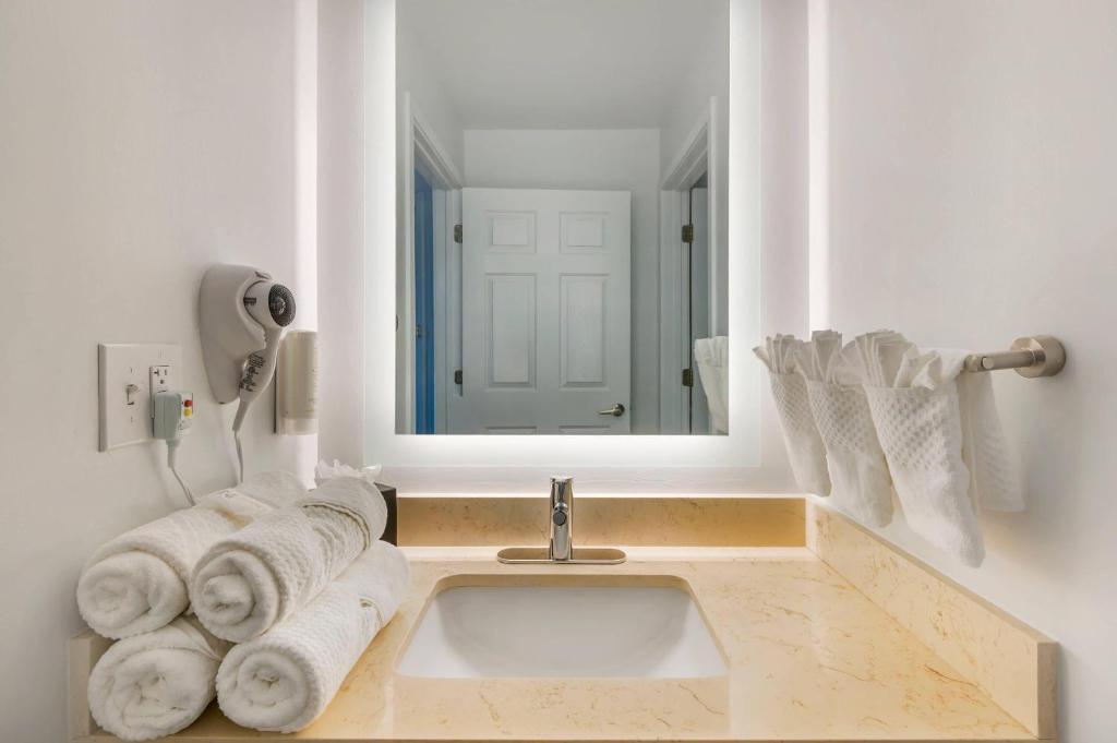 MainStay Suites Sterling near Dulles Town Center photo 3