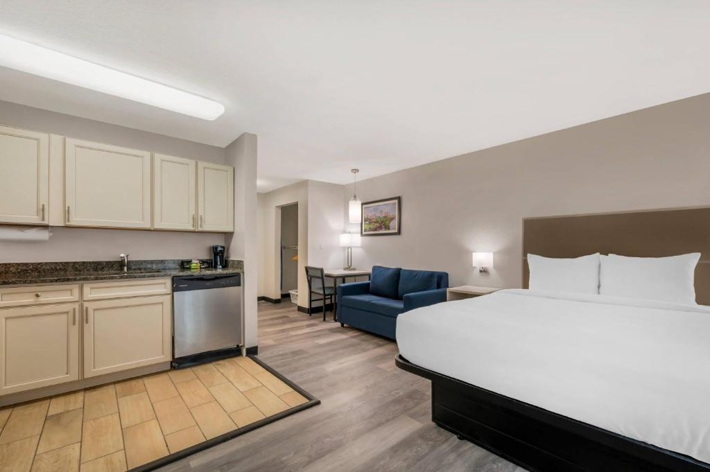 MainStay Suites Sterling near Dulles Town Center photo 4