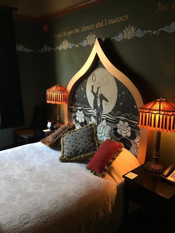 McMenamins Crystal Hotel photo 2