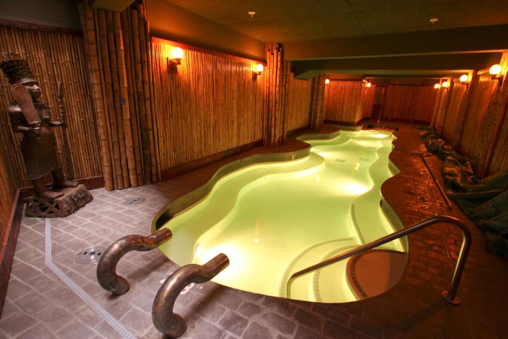 McMenamins Crystal Hotel photo 4