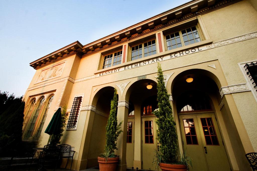 McMenamins Kennedy School, photo 1
