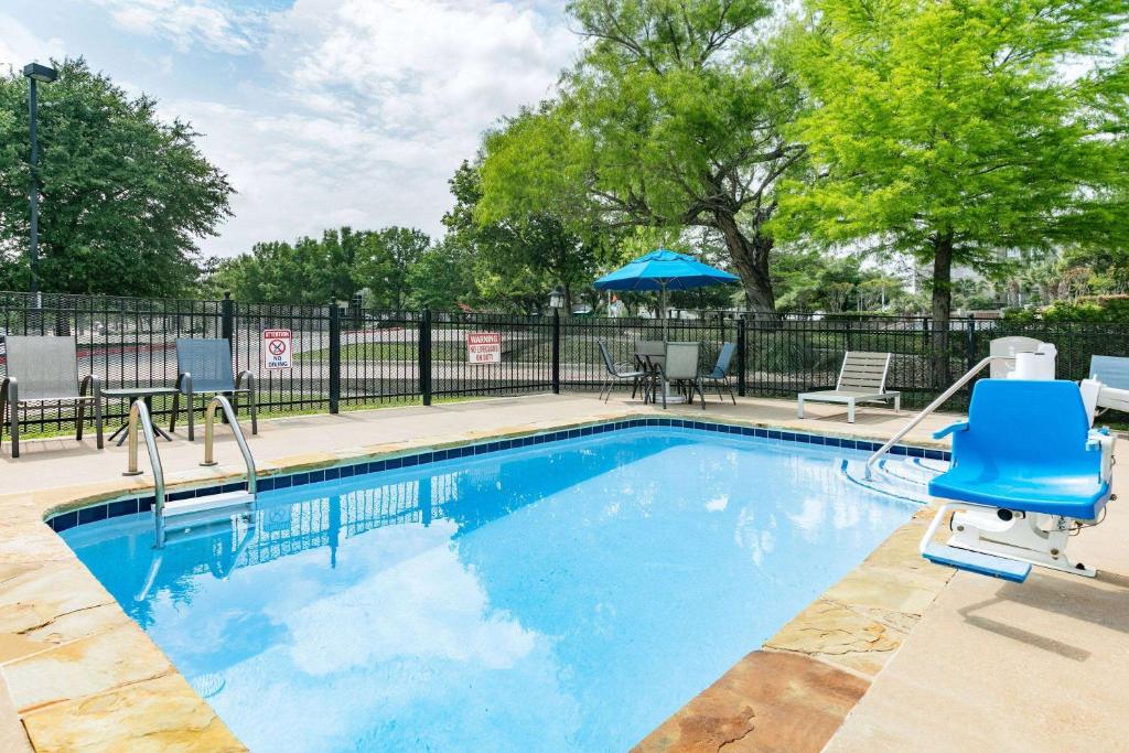 Microtel Inn & Suites by Wyndham Austin Airport photo 4