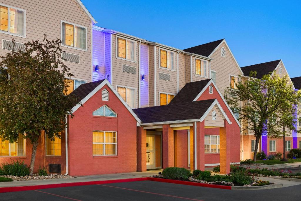 Microtel Inn & Suites by Wyndham Salt Lake City Airport photo 3