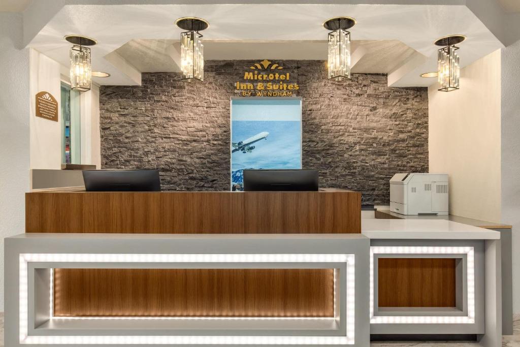 Microtel Inn & Suites by Wyndham Salt Lake City Airport photo 4