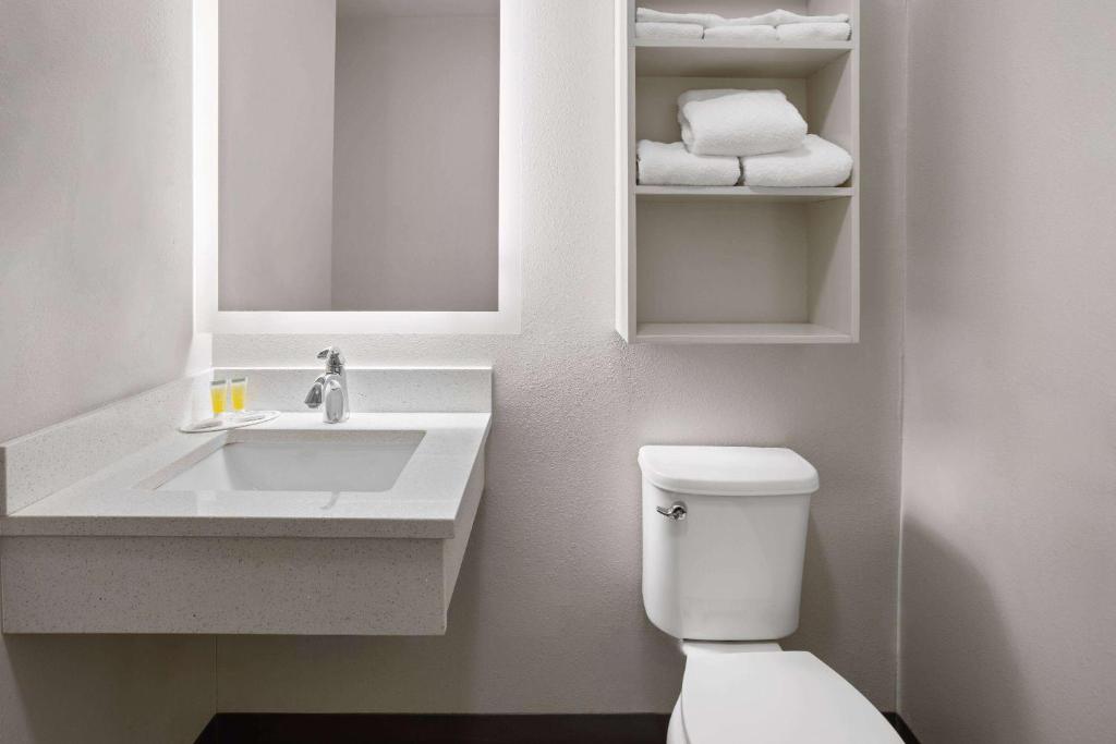 Microtel Inn by Wyndham Raleigh-Durham Airport photo 3