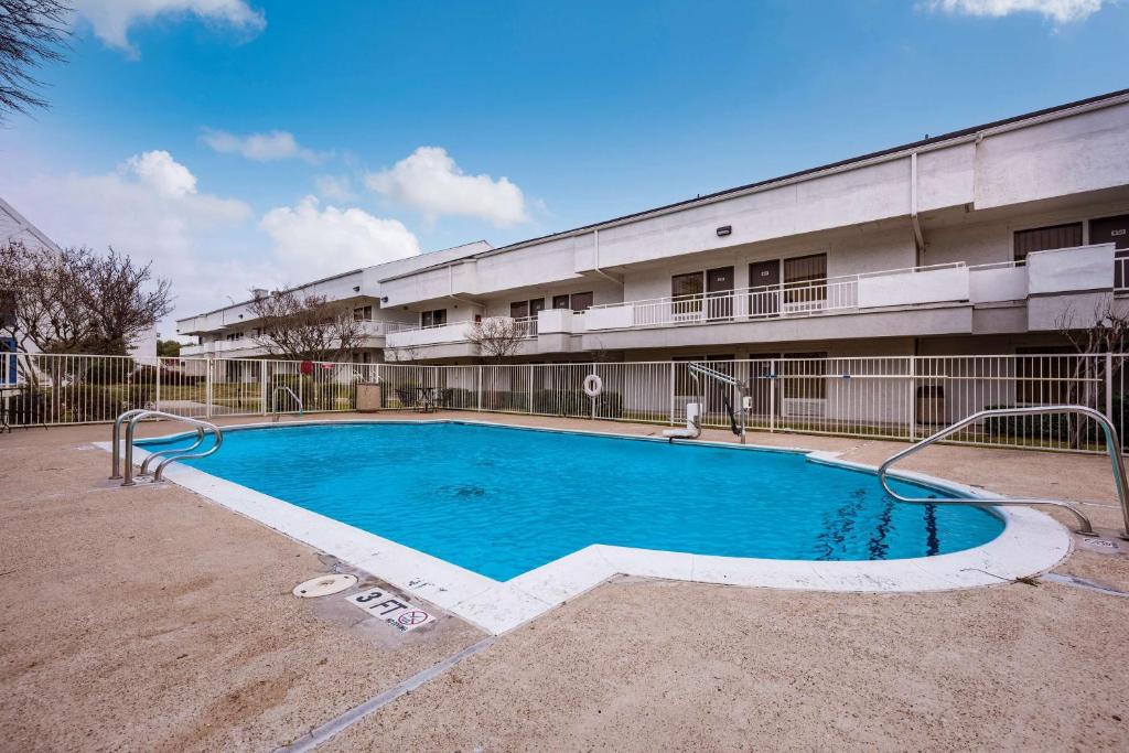 Motel 6-Irving, TX - Irving DFW Airport East photo 4