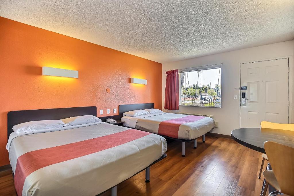 Motel 6-Oakland, CA - Embarcadero photo 2